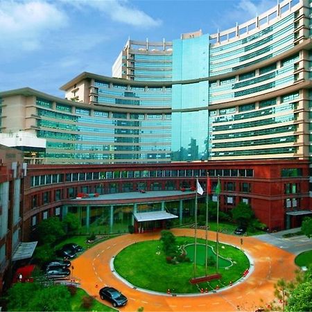Jin Jiang Pine City Hotel Shanghai Bagian luar foto
