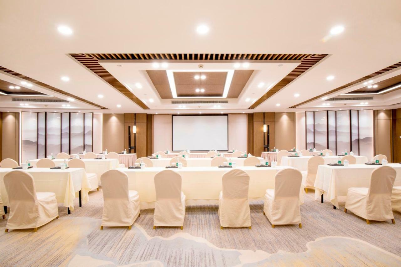 Jin Jiang Pine City Hotel Shanghai Bagian luar foto